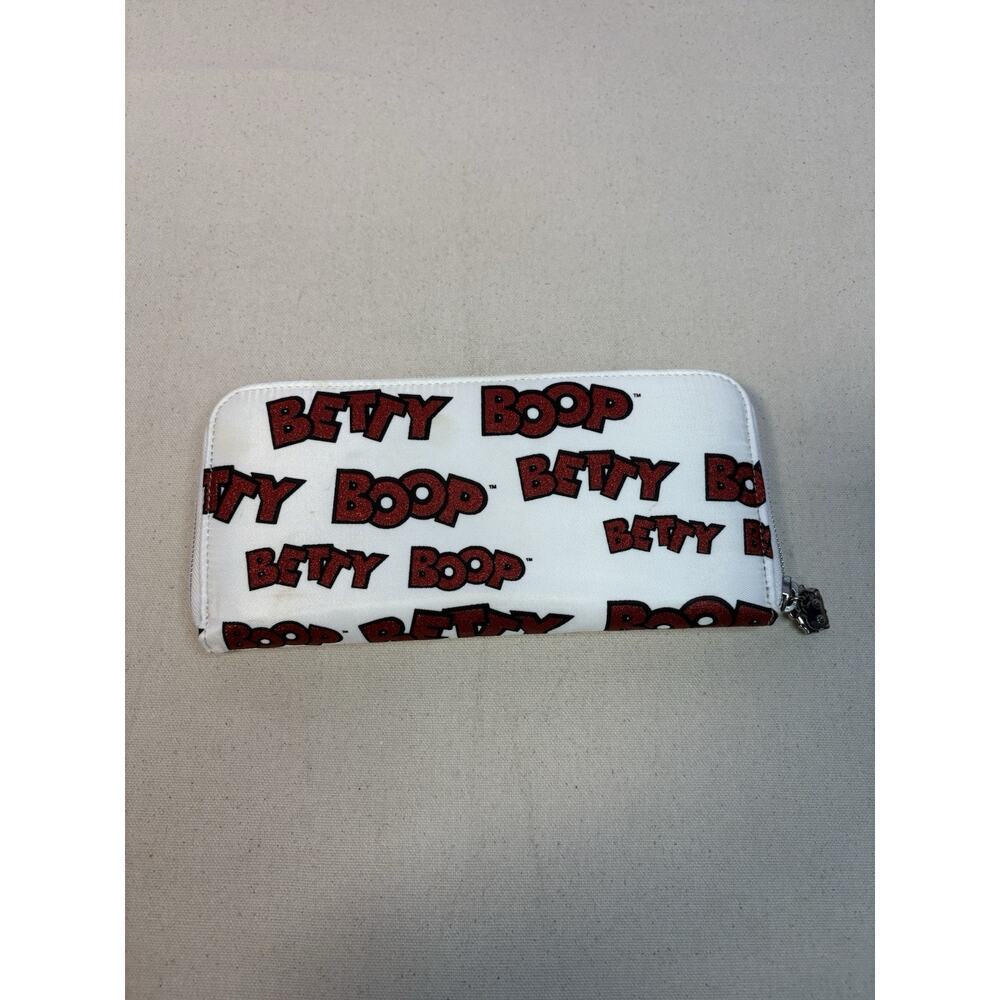 Universal Studios Betty Boop Wallet White with Red Metalliac Thread - Picture 5 of 7